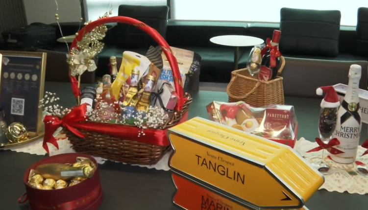 End-of-Year Gift Demand Up 20 %; Custom Christmas Hampers Are the New Trend